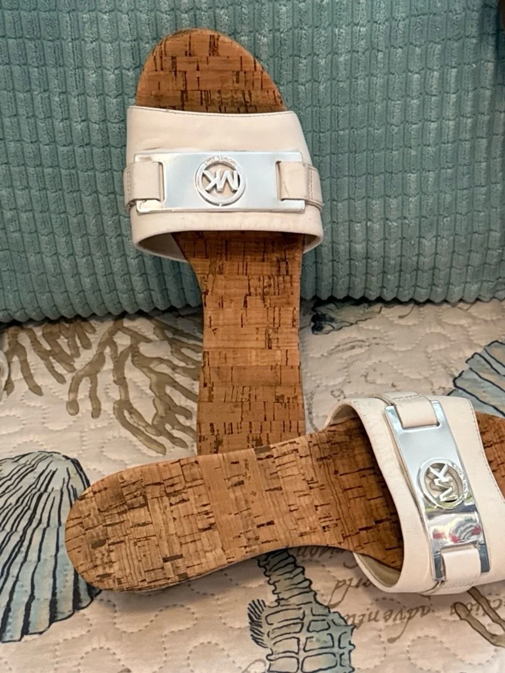 Footwear - Slides